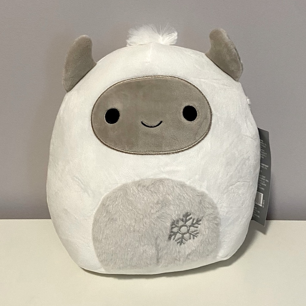 Brand new HTF 8” Canadian exclusive Superstore White Yeti Squishmallow